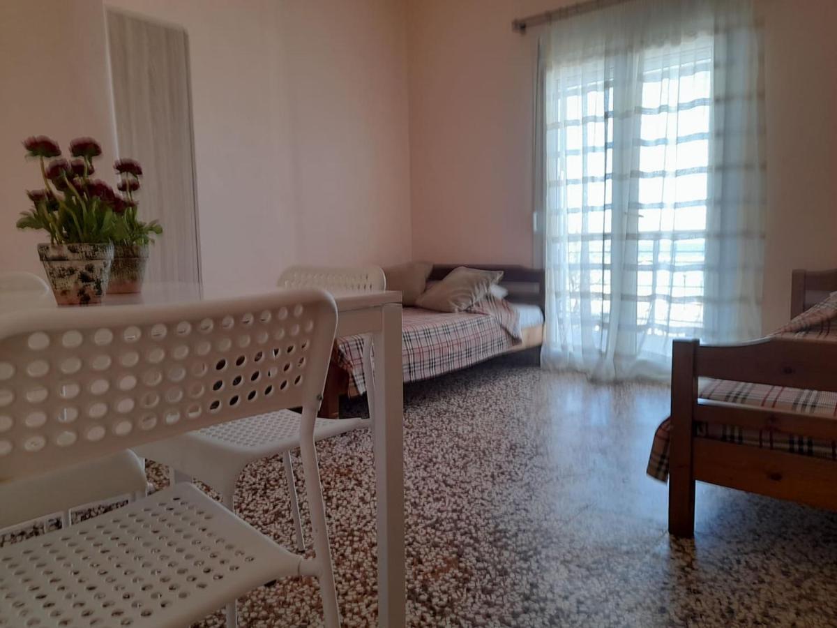 נאוי אפיבטיי Isalos Apartments Studios מראה חיצוני תמונה